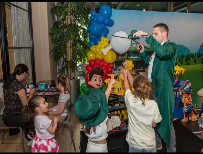 Magični balon sa dimom u Bubbleman show programu